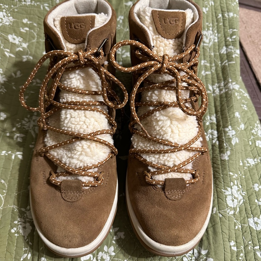 UGG Women's Lakersider Heritage Lace-Up Brown Winter Boots with Cream Fleece